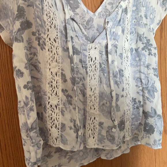 Abercrombie & Fitch Crop Blouse - Picture 2 of 4